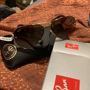 Brand new ray ban with case!! Tag on!
